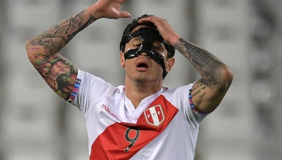 Gianluca Lapadula tuvo la oportunidad más clara de Perú y casi empata el marcador ante Brasil (Foto: AFP).