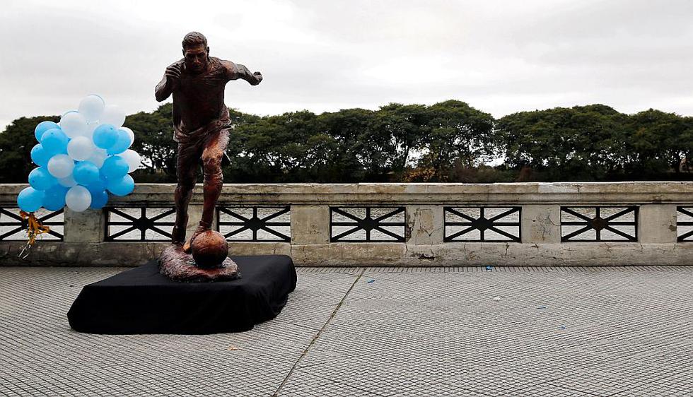 En Buenos Aires inauguraron una estatua de bronce en honor a Lionel Messi. (Reuters).