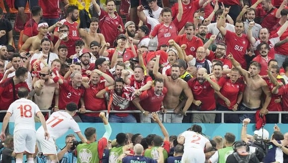 La OMS "preocupada" por el contagio creciente en países que acogen la Eurocopa. (Foto: EFE)