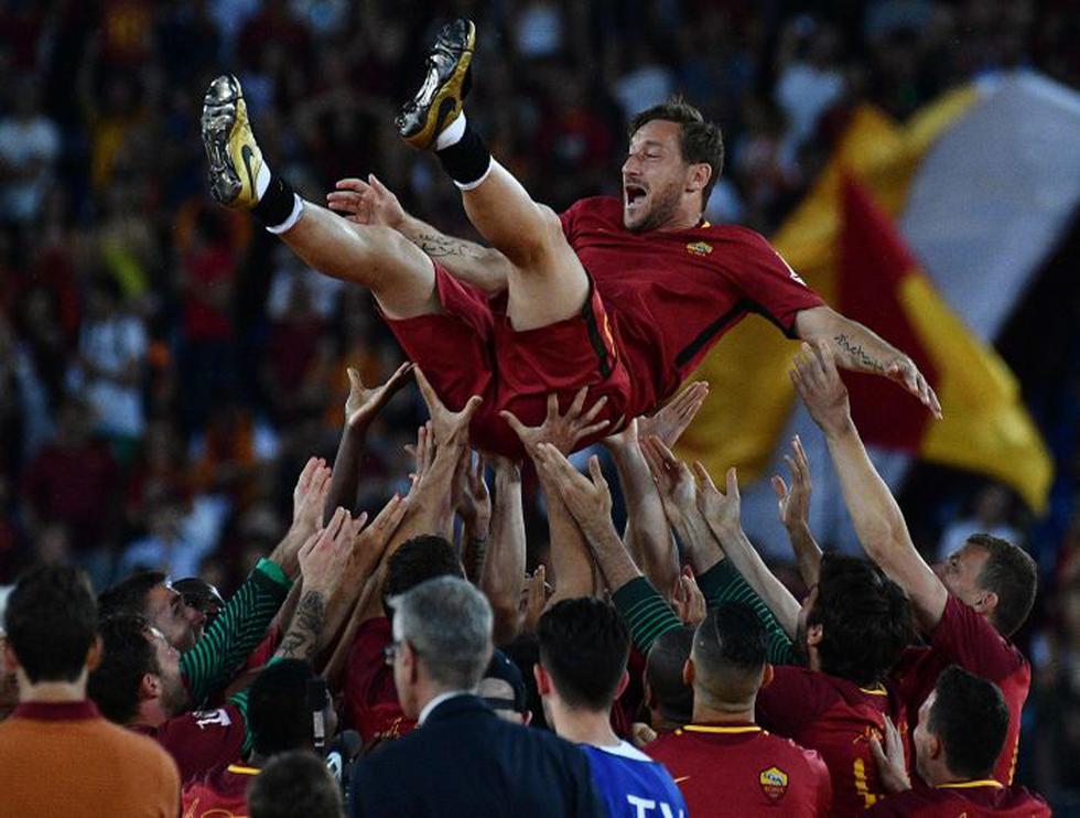 Totti pasó 25 años en la Roma. Ganó la Serie A, Copa Italia y Supercopa con este club. (Agencias)