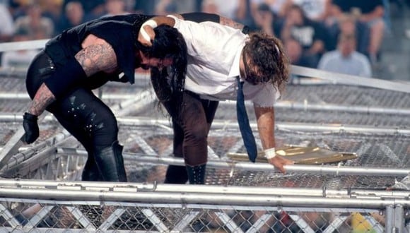 “Fue una noche inolvidable”: Hugo Savinovich recuerda la mítica pelea entre The Undertaker y Mankind en el Hell in a Cell. (WWE)