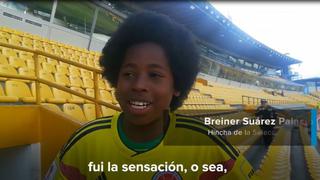 El doble de ‘La Roca’ Sánchez que firma autógrafos y se saca fotos con los hinchas de Colombia [VIDEO]