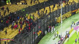Descontrol en las tribunas: hinchas de Peñarol y Colón se enfrentaron y partido tuvo que detenerse [VIDEO]