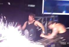 Baron Corbin lanzó a Dean Ambrose contra una mesa y provocó una explosión