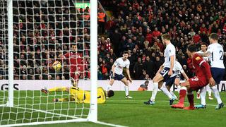 Se llevó a tres y sombreó a Lloris: el espectacular gol de Mohamed Salah ante Tottenham