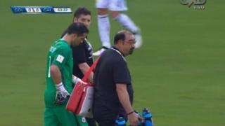 No pudo más: Claudio Bravo sufrió lesión y tuvo que ser sustituido