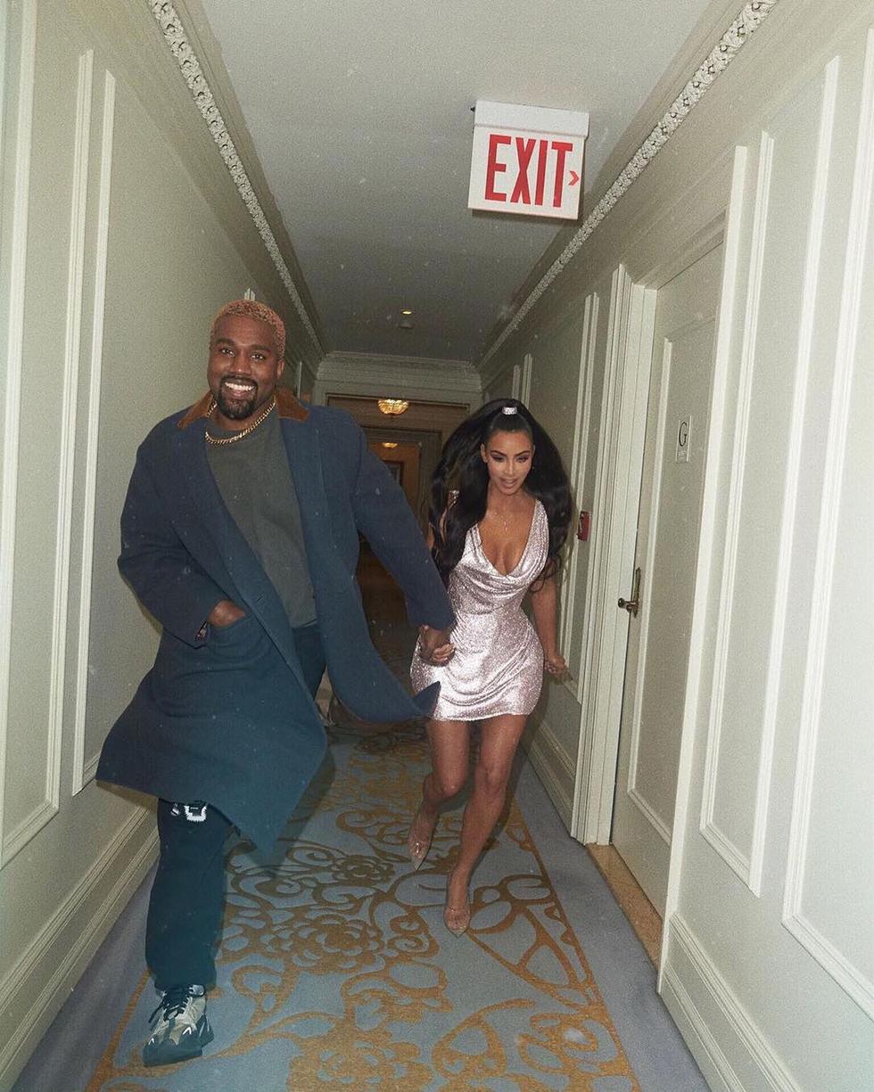 Kim Kardashian celebra aniversario de bodas con Kanye West con sensual vestido  negro | FOTOS | OFF-SIDE | DEPOR