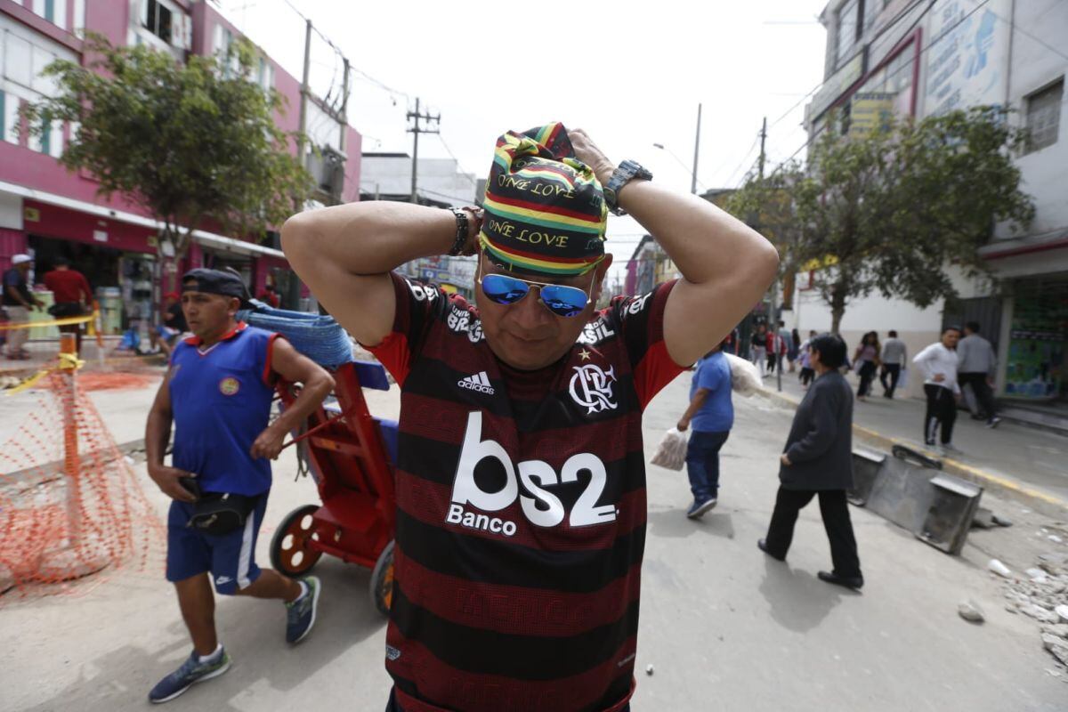 El 'boom' de la venta de camisetas de River y Flamengo en la calles de Lima. (Fotos: Violeta Ayasta / GEC)