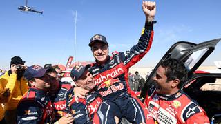¡Celébralo, ‘Matador'! Carlos Sainz ganó por tercera vez el Rally Dakar en coches