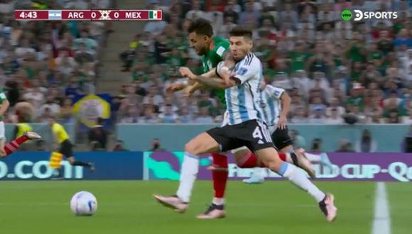 La acción entre Alexis Vega y Gonzalo Montiel en Argentina vs. México en Qatar 2022. (Foto: DirecTV Sports)