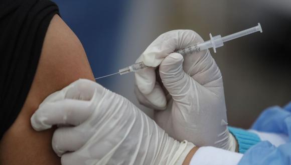 El Ministerio de Salud ha programado tres jornadas del Vacunatón en 22 centros de vacunación. Este fin de semana será la tercera y será para los mayores de 40 años. (Foto: Andina)