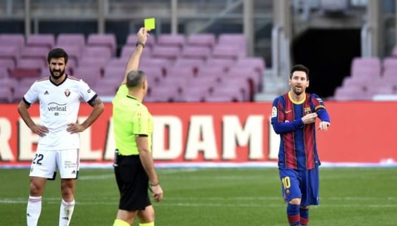 El árbitro Antonio Miguel Mateu Lahoz realizó un informe y así detalló el momento en que le mostró la amarilla a Lionel Messi. (Difusión)