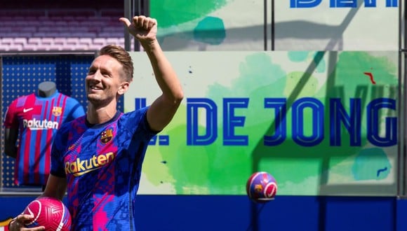 Luuk de Jong, de 31 años, se convirtió oficialmente en nuevo delantero del FC Barcelona. (Foto: EFE)