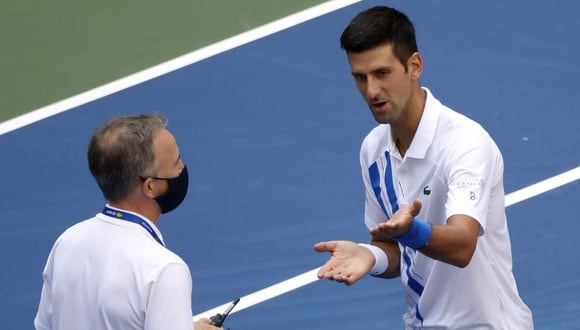 El diálogo entre Novak Djokovic y el supervisor del US Open. (Foto: EFE)
