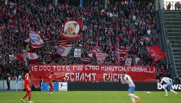 Hinchas de Bayern Munich y Borussia Dortmund también se mostraron en contra de la organización del Mundial en Qatar. Foto: Reuters.