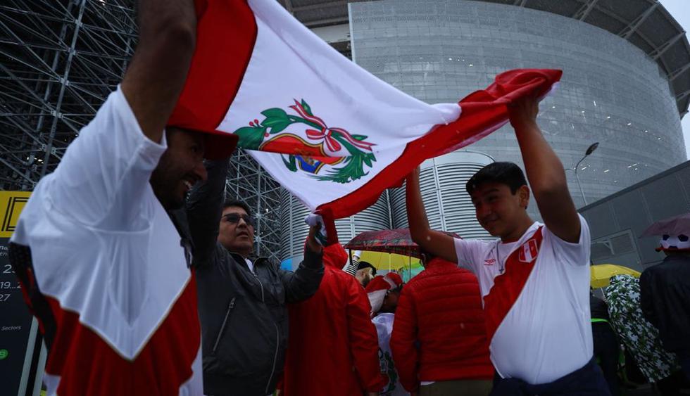 Perú vs. Francia: Ekaterimburgo se vistió de rojo y blanco en la previa del partido por el Mundial Rusia 2018. (Fotos: Daniel Apuy)