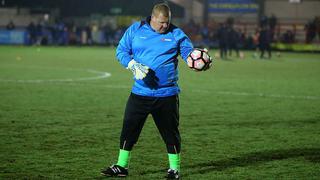 Tiene 45 años, 115 kilos de peso y será rival del Arsenal en la FA Cup