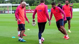 Messi dio clase de huachas a Suárez en entrenamiento del Barcelona