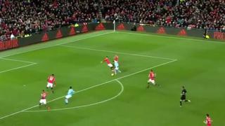 La cintura hizo crack: Gabriel Jesus hizo un regate y dejó tirado a Marcos Rojo en el derbi de Manchester por Premier