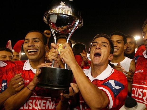 Cienciano se coronó campeón de la Copa Sudamericana un 19 de diciembre del año 2003. (Foto: archivo GEC)