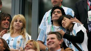 Diego no descansa en paz: Giannina Maradona, acusada de abandonarlo en su lecho de muerte