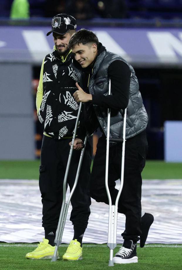 Exequiel Zeballos y Darío Benedetto asistieron al último partido de Boca Juniors. (Foto: AFP)