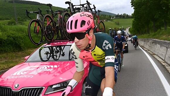El ciclista colombiano Rigoberto Urán dio positivo a COVID-19 y se vio obligado a retirarse del Giro de Italia | Foto: Agencias