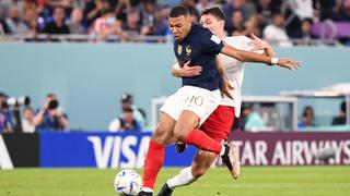 La única forma de pararlo: el jalón a Mbappé cuando se escapaba al área de Dinamarca [VIDEO]