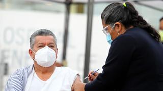 Averigua cuál será el orden de vacunación contra el COVID-19 para los adultos mayores de México
