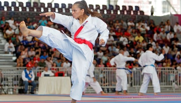 Bronce en Lima 2019 enseña Karate por zoom.