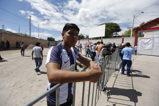 Alianza Lima vs. Ayacucho: hinchas con camiseta blanquiazul fueron al estadio pese a prohibición (Foto: Francisco Neyra/GEC)