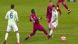 ¡Susto en Colombia! Pisotón de Mané a James Rodríguez en la Champions League