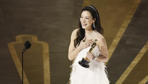 Michelle Yeoh tras ganar el Oscar a la Mejor Actriz por ‘Todo a la vez en todas partes’ durante la 95ª ceremonia anual de los Premios Oscar (Foto: EFE).