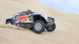 ¡Aguanta, 'matador'! Carlos Sainz tuvo problemas con su coche en la segunda etapa del Dakar 2019