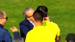 Se le pasó la "mano": suspendido por tocamientos y morder la oreja de un árbitro (VIDEO)