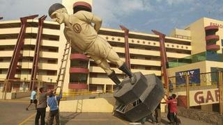 Universitario: estatua de Lolo fue retirada de la entrada principal del Monumental