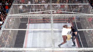 ¡Para la historia! El día que The Undertaker lanzó desde lo más alto del Hell in a Cell a Mankind [VIDEO]