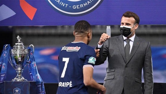 Emmanuel Macron intentó convencer a Kylian Mbappé para que renueve con el PSG. (Foto: AFP)