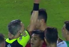 Se descontroló: Insaurralde vio la roja y tomó del cuello a árbitro en liga argentina [VIDEO]