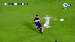 Lo pudo retirar: la criminal patada en el tobillo que recibió Carlos Tévez en el Boca-Godoy por la Superliga [VIDEO]