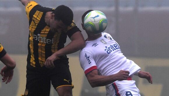 Peñarol vs. Nacional se enfrentan en Montevideo por el Torneo Clausura. (Foto: AFP)