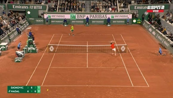 Novak Djokovic golpeó la red tras fallar su golpeo dos veces ante Rafael Nadal. (Foto: Captura ESPN)