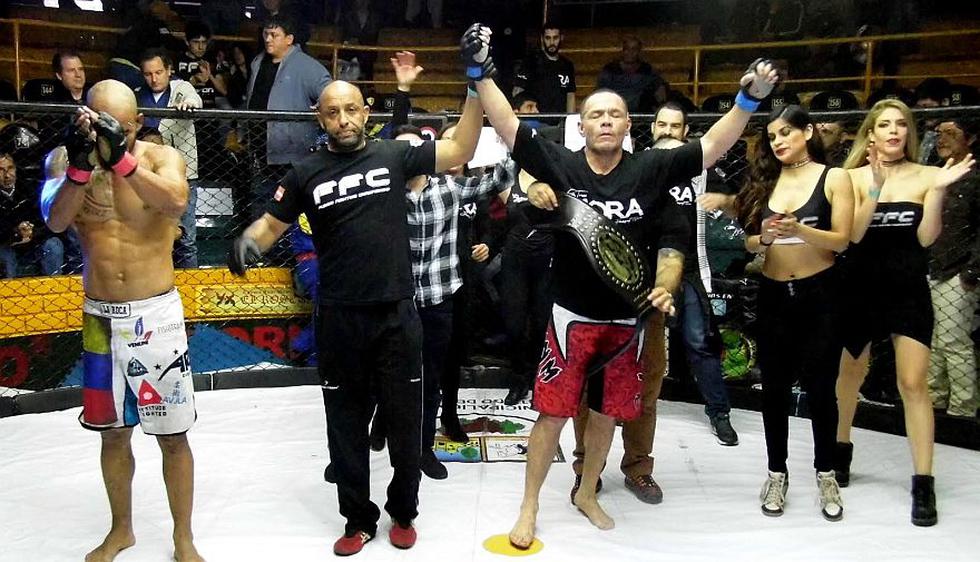 Jackson Mora venció a Kevin Díaz en la pelea estelar del FFC 34. (Difusión)