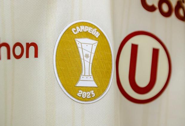 La camiseta con la que Universitario recibirá el título de la Liga 1 Betsson 2023. (Foto: Liga 1)