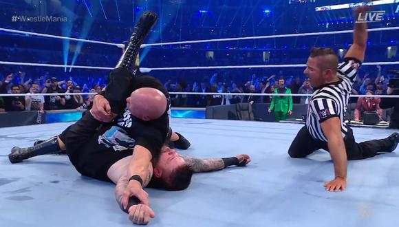 Stone Cold derrotó a Kevin Owens en su regreso al ring tras 19 años en WrestleMania 38. (WWE)