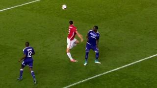 ¡Doloroso! Terrible lesión que sacó a Zlatan Ibrahimovic del partido por Europa League [VIDEO]