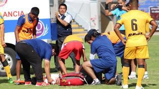 Ayacucho FC: Willyan Mimbela se desvaneció en pleno juego y fue llevado en ambulancia