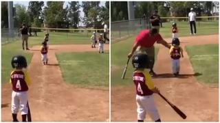 YouTube: niño 'trolleó' a su entrenador de béisbol con curiosa actitud [VIDEO]