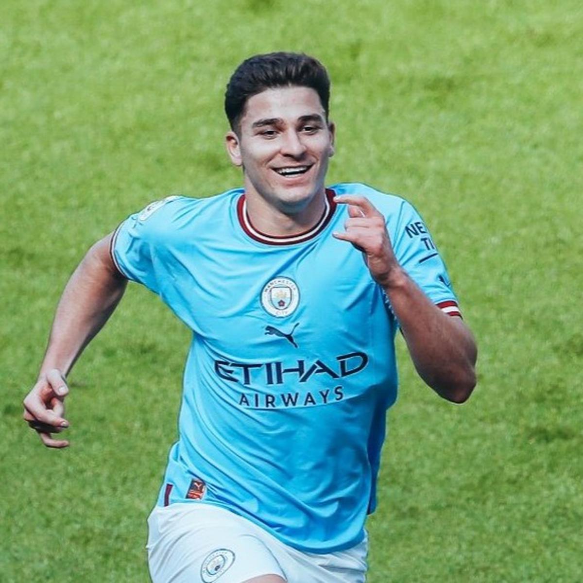 City bate Chelsea com golo de Julian Álvarez no primeiro jogo como campeão  - Premier League - SAPO Desporto