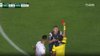 Jugada más que peligrosa: la imprudente entrada de Guido Rodríguez que le costó la expulsión ante Necaxa